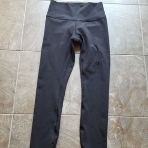 Lululemon wunder under leggings size 6